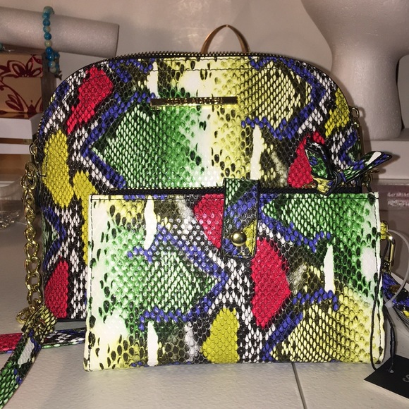 Steve Madden Handbags - Steve Madden Crossbody W/ matching large Wristlet